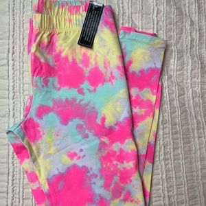 New multi color ankle length tie dye leggings. Medium 7-9